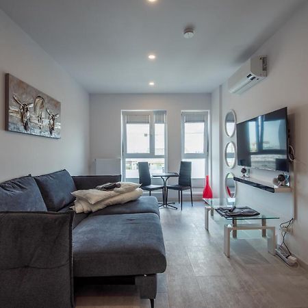 Fancy Penthouse Studio With Lakeview W10 Bucureşti Eksteriør bilde
