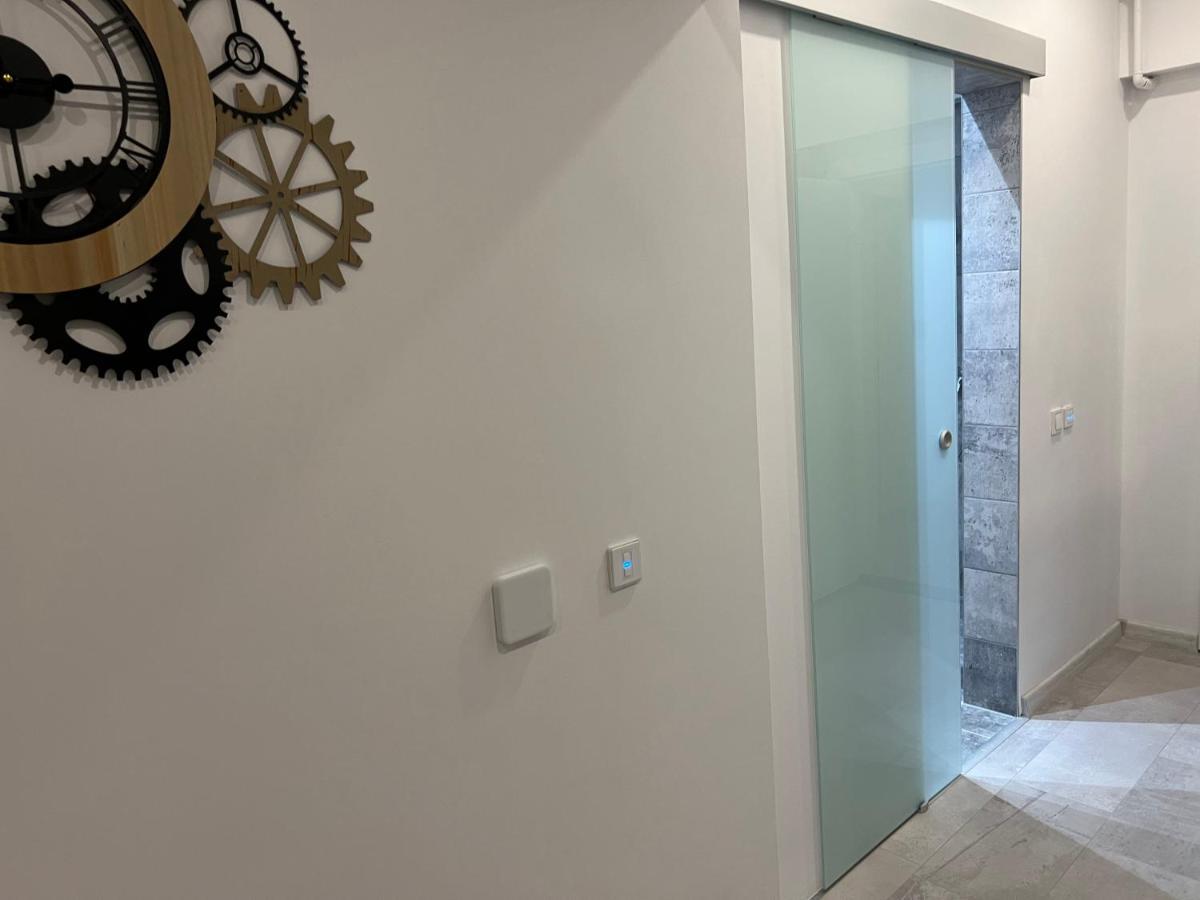 Fancy Penthouse Studio With Lakeview W10 Bucureşti Eksteriør bilde