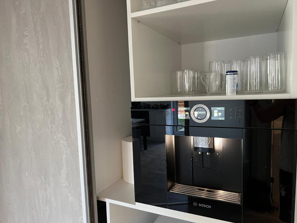 Fancy Penthouse Studio With Lakeview W10 Bucureşti Eksteriør bilde