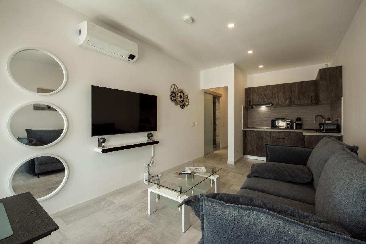 Fancy Penthouse Studio With Lakeview W10 Bucureşti Eksteriør bilde
