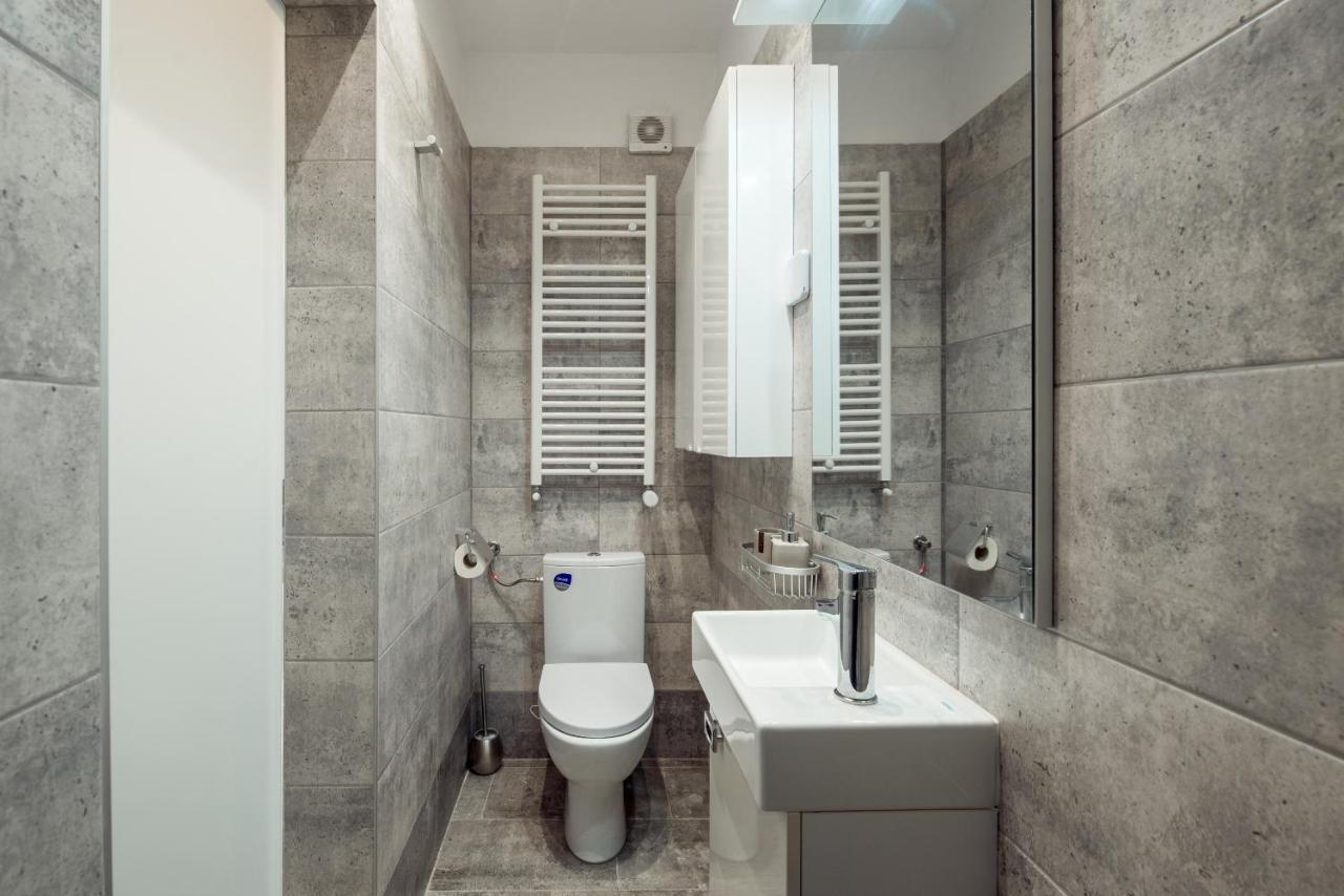 Fancy Penthouse Studio With Lakeview W10 Bucureşti Eksteriør bilde