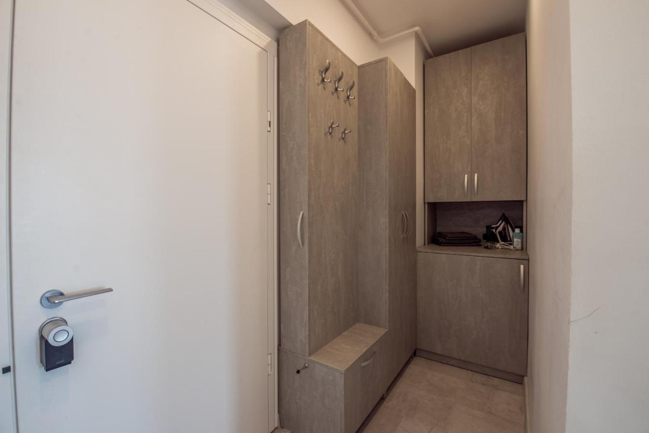 Fancy Penthouse Studio With Lakeview W10 Bucureşti Eksteriør bilde