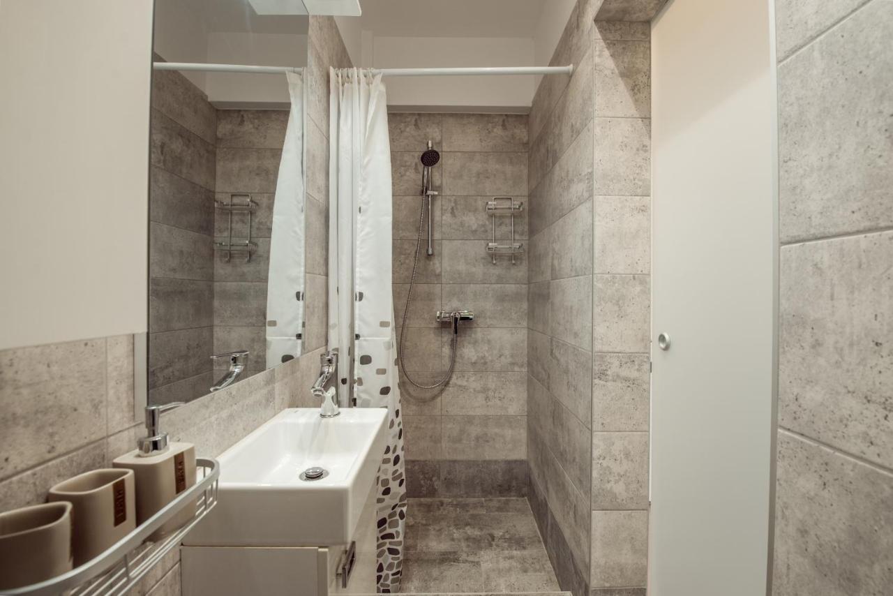 Fancy Penthouse Studio With Lakeview W10 Bucureşti Eksteriør bilde
